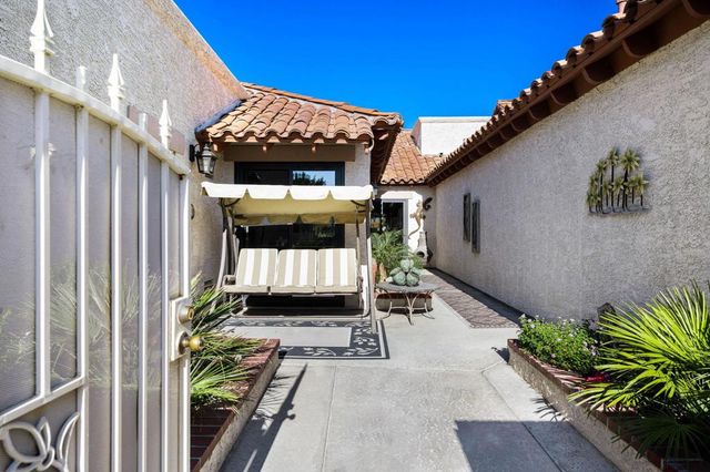 117 Avellino Circle, Palm Desert, CA 92211