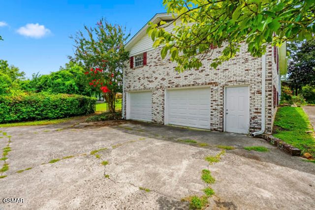 406 Montvale Station Road, Maryville, TN 37803
