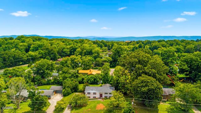 406 Montvale Station Road, Maryville, TN 37803