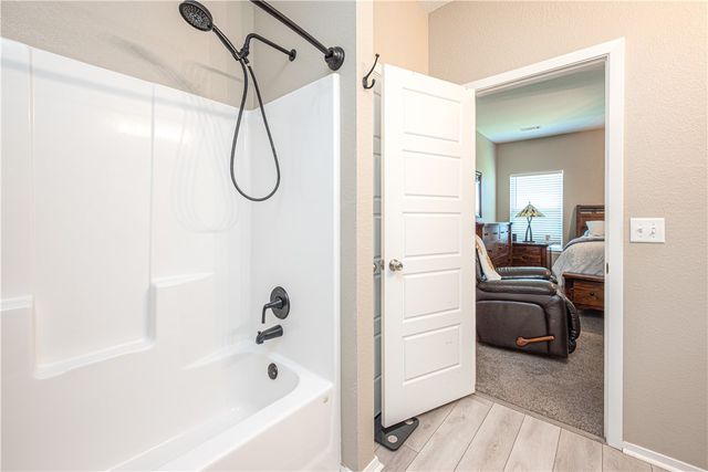 2104 Medford Court, Siloam Springs, AR 72761