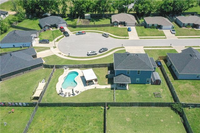 2104 Medford Court, Siloam Springs, AR 72761