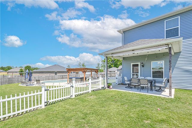 2104 Medford Court, Siloam Springs, AR 72761