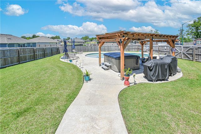2104 Medford Court, Siloam Springs, AR 72761