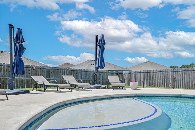 2104 Medford Court, Siloam Springs, AR 72761