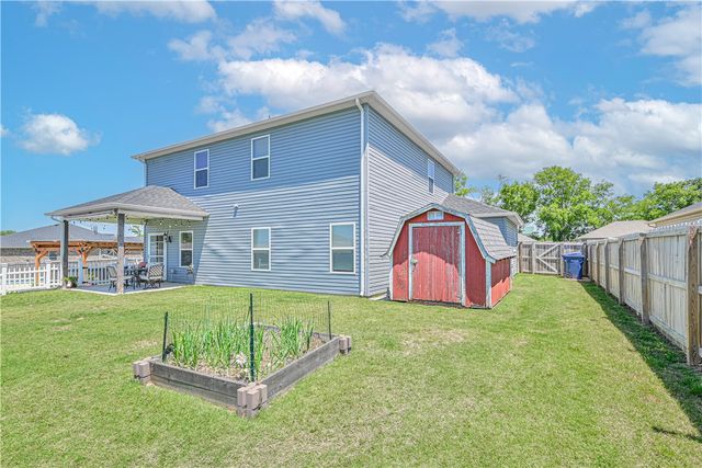 2104 Medford Court, Siloam Springs, AR 72761