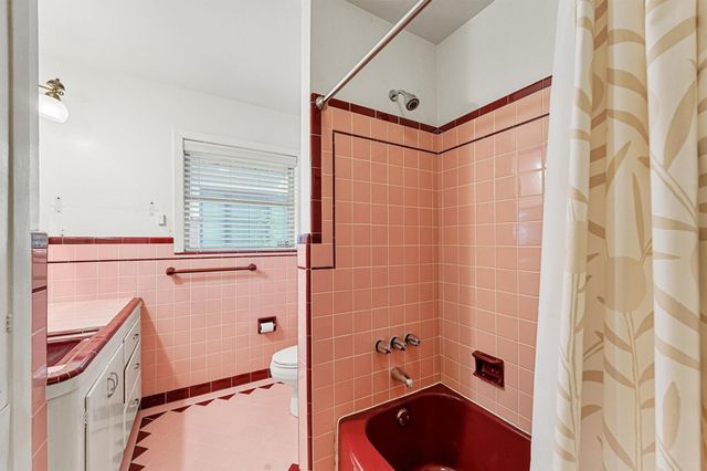 2052 Addison Road, Houston, TX 77030