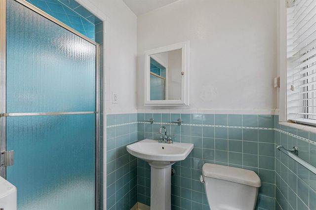 2052 Addison Road, Houston, TX 77030