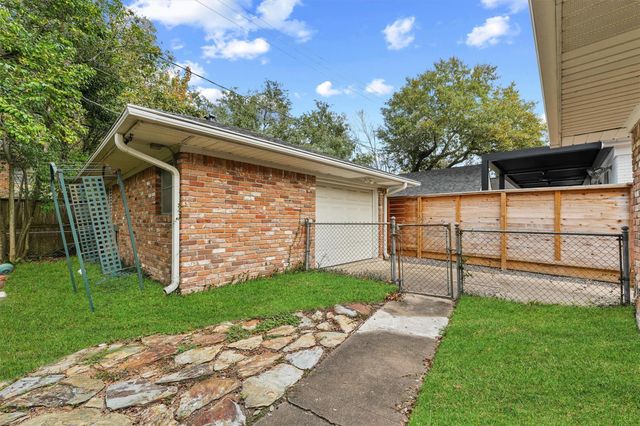 2052 Addison Road, Houston, TX 77030