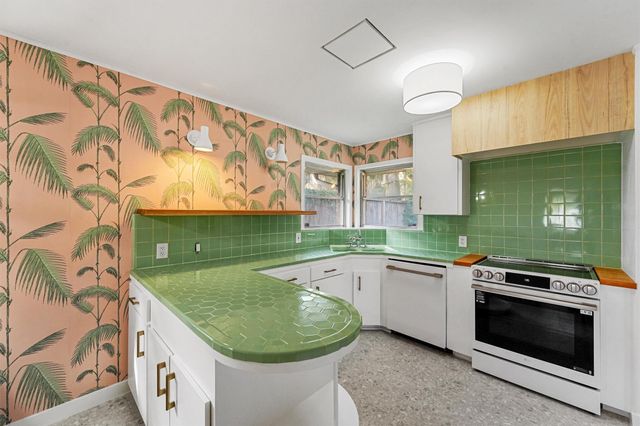 2052 Addison Road, Houston, TX 77030