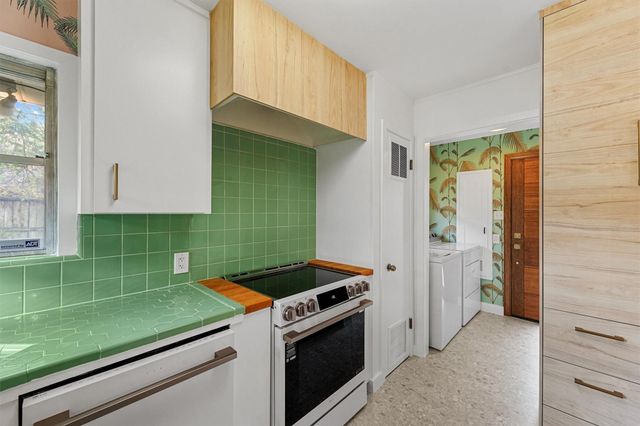 2052 Addison Road, Houston, TX 77030