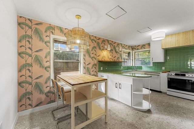 2052 Addison Road, Houston, TX 77030