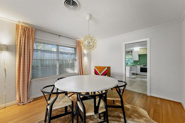 2052 Addison Road, Houston, TX 77030