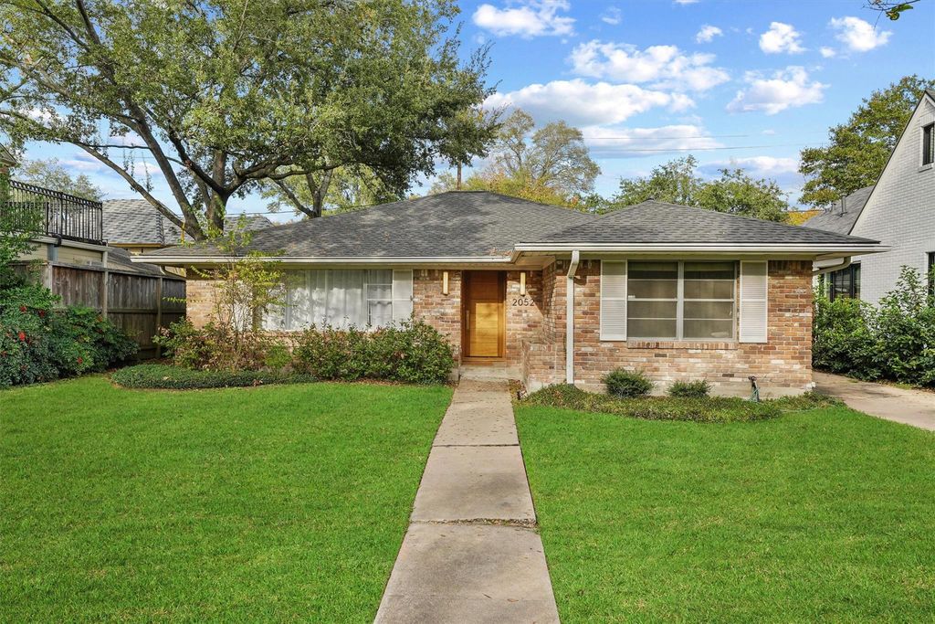 2052 Addison Road, Houston, TX 77030