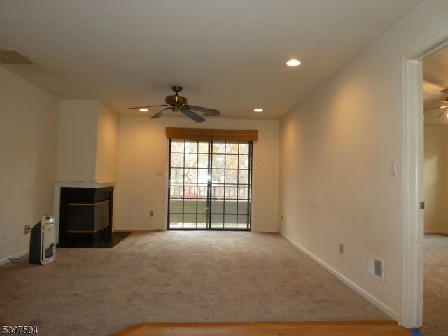 1109 Stoneridge Cir 09, Helmetta Boro, NJ 08828