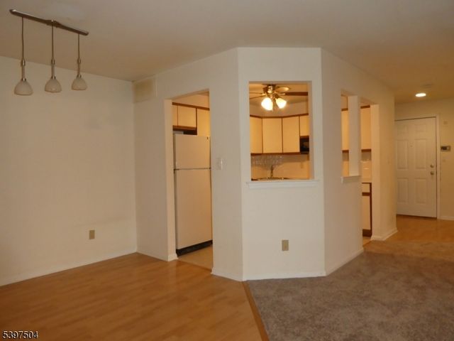 1109 Stoneridge Cir 09, Helmetta Boro, NJ 08828