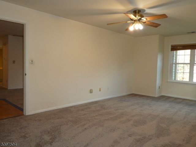 1109 Stoneridge Cir 09, Helmetta Boro, NJ 08828