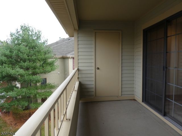 1109 Stoneridge Cir 09, Helmetta Boro, NJ 08828