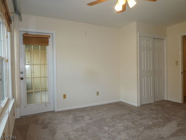 1109 Stoneridge Cir 09, Helmetta Boro, NJ 08828