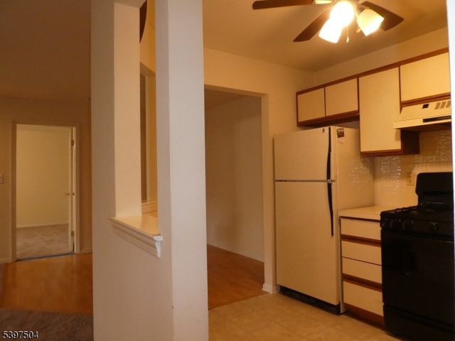 1109 Stoneridge Cir 09, Helmetta Boro, NJ 08828