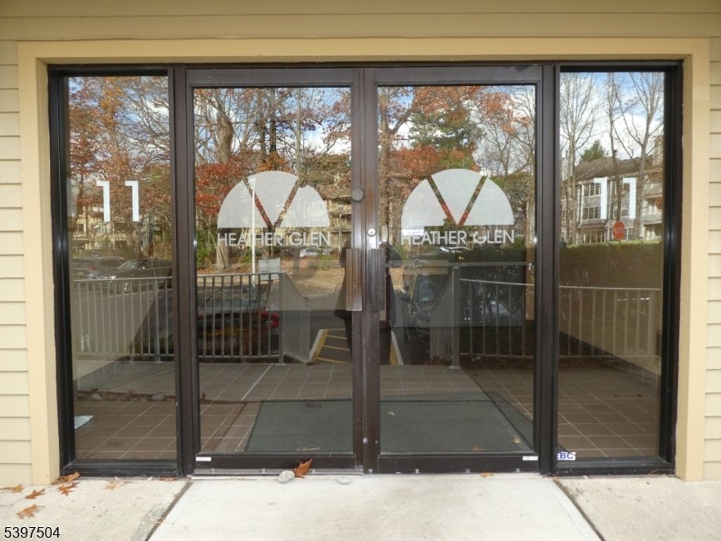 1109 Stoneridge Cir 09, Helmetta Boro, NJ 08828