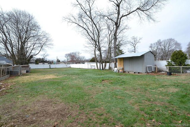 25 Hazel Street, Central Islip, NY 11722