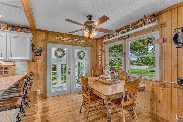 8441 SW Valencia RD, Auburn, KS 66402