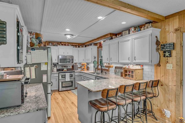 8441 SW Valencia RD, Auburn, KS 66402