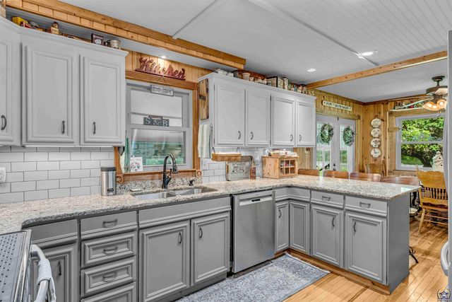 8441 SW Valencia RD, Auburn, KS 66402