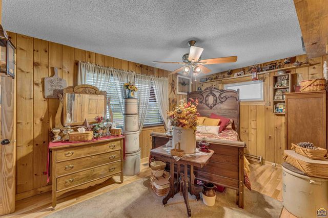 8441 SW Valencia RD, Auburn, KS 66402