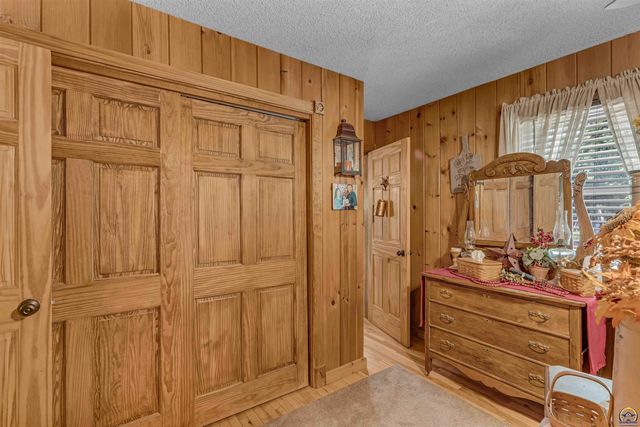8441 SW Valencia RD, Auburn, KS 66402
