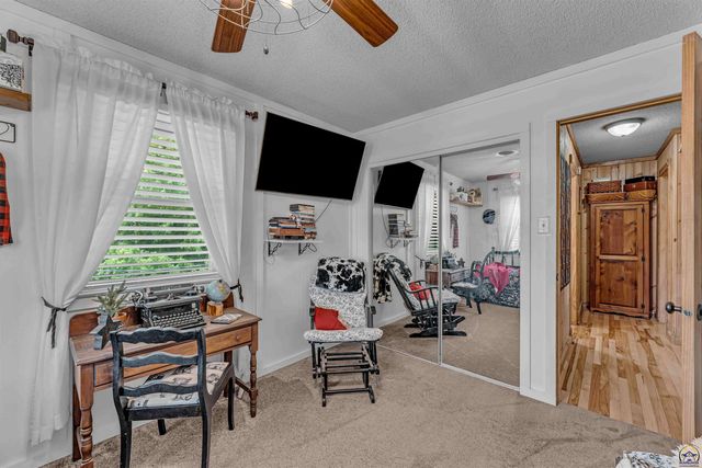8441 SW Valencia RD, Auburn, KS 66402
