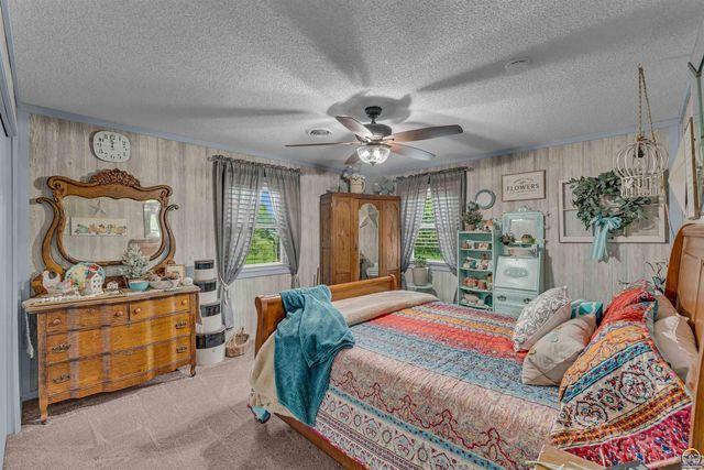 8441 SW Valencia RD, Auburn, KS 66402