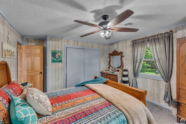 8441 SW Valencia RD, Auburn, KS 66402