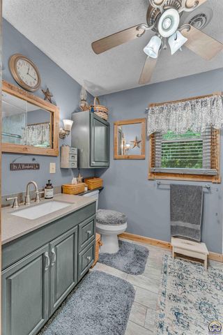 8441 SW Valencia RD, Auburn, KS 66402