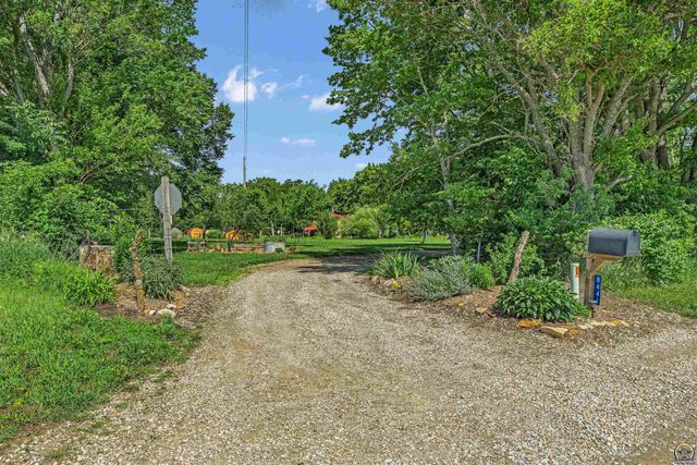 8441 SW Valencia RD, Auburn, KS 66402