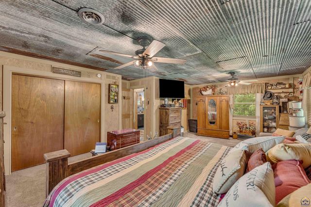 8441 SW Valencia RD, Auburn, KS 66402