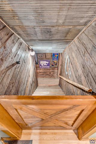 8441 SW Valencia RD, Auburn, KS 66402