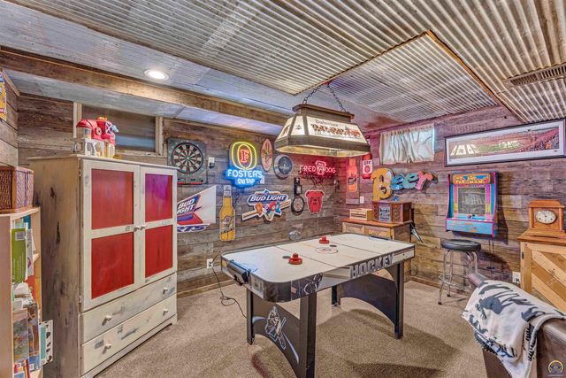8441 SW Valencia RD, Auburn, KS 66402