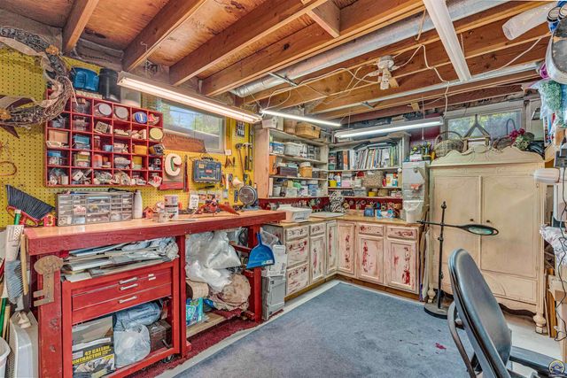 8441 SW Valencia RD, Auburn, KS 66402