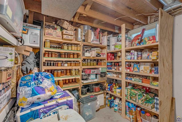 8441 SW Valencia RD, Auburn, KS 66402
