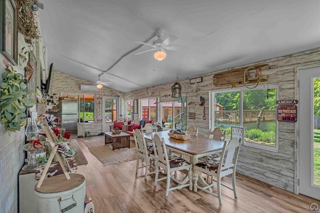 8441 SW Valencia RD, Auburn, KS 66402