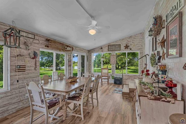 8441 SW Valencia RD, Auburn, KS 66402