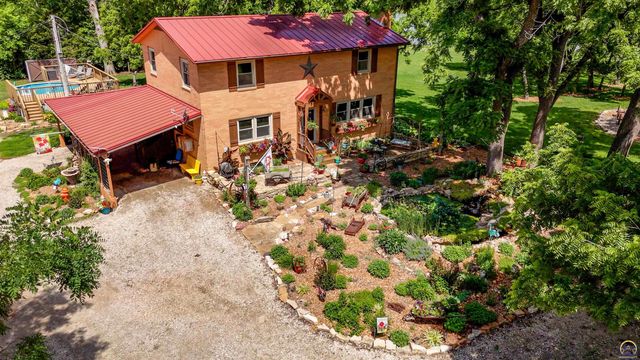 8441 SW Valencia RD, Auburn, KS 66402