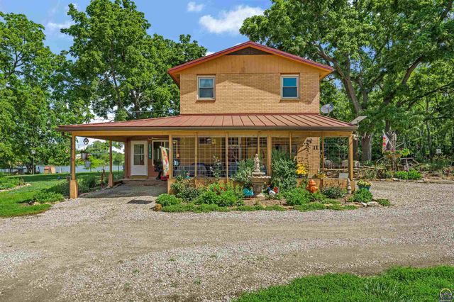 8441 SW Valencia RD, Auburn, KS 66402