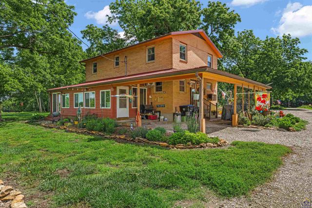 8441 SW Valencia RD, Auburn, KS 66402