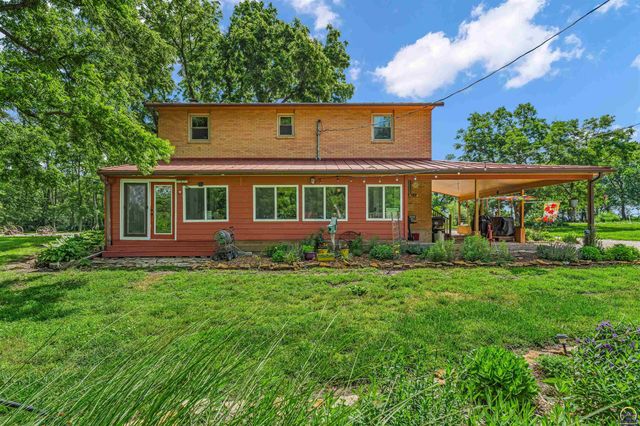 8441 SW Valencia RD, Auburn, KS 66402