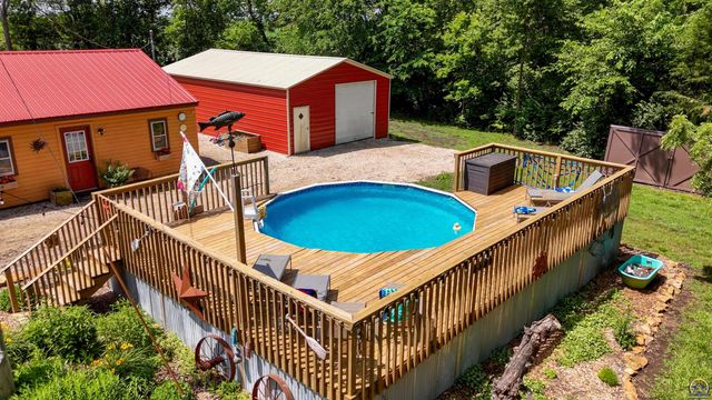 8441 SW Valencia RD, Auburn, KS 66402
