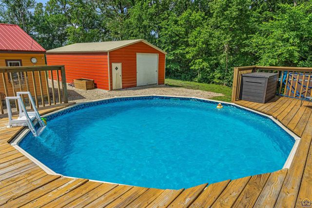 8441 SW Valencia RD, Auburn, KS 66402
