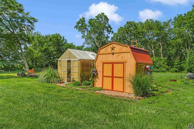 8441 SW Valencia RD, Auburn, KS 66402