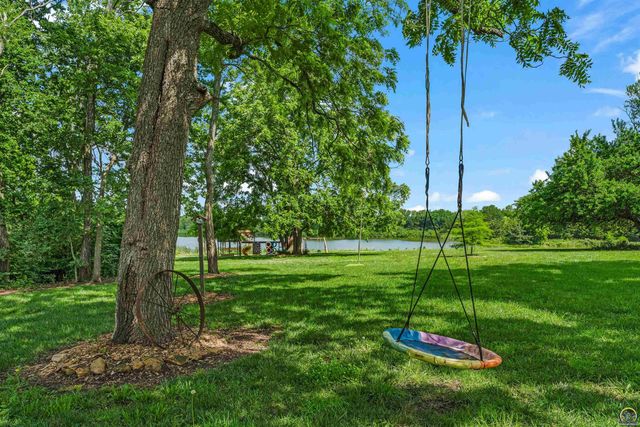 8441 SW Valencia RD, Auburn, KS 66402